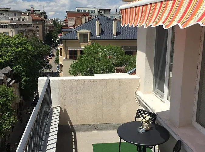 Rooftop Oscar 招待所