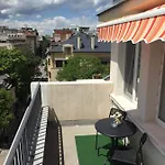 Rooftop Oscar Pensión